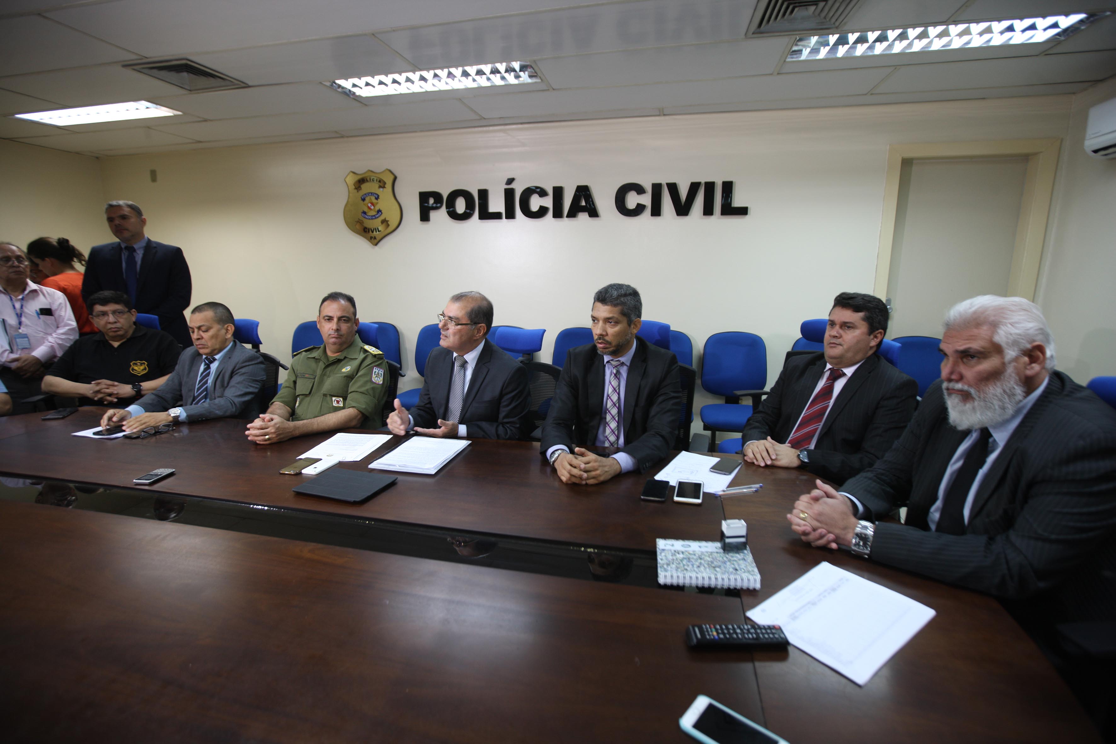 Participaram da coletiva o secretário de Estado de Segurança Pública e Defesa Social, Luiz Fernandes; o delegado-geral Cláudio Galeno, e o comandante-geral da Polícia Militar, coronel Hilton Benigno, entre outros integrantes da cúpula de Segurança Pública. Durante a coletiva foi ressaltado que a meta da Polícia Civil é buscar o esclarecimento o mais rápido possível, para identificar os autores e definir a motivação dos crimes.